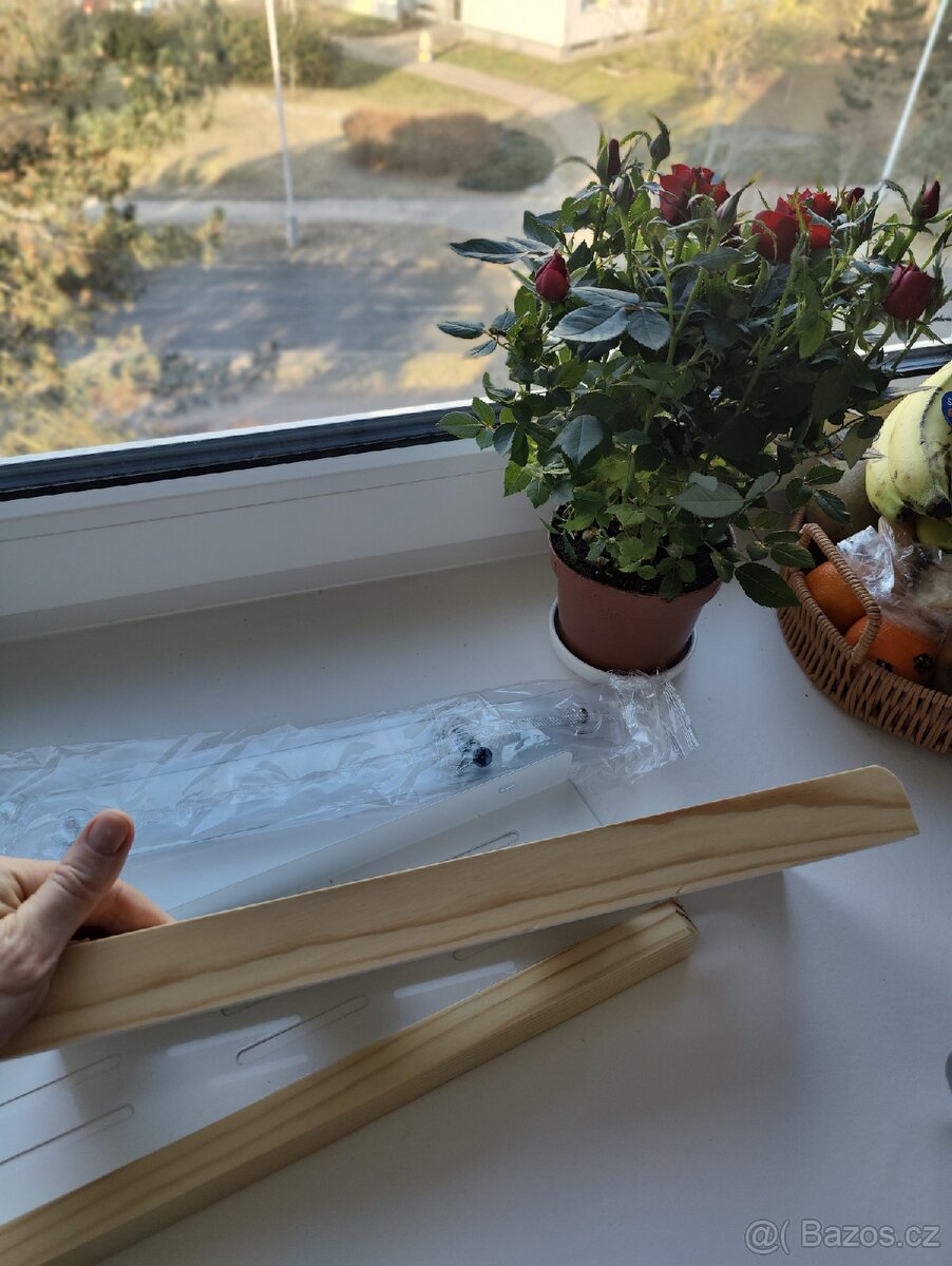 Police do koupelny - 2