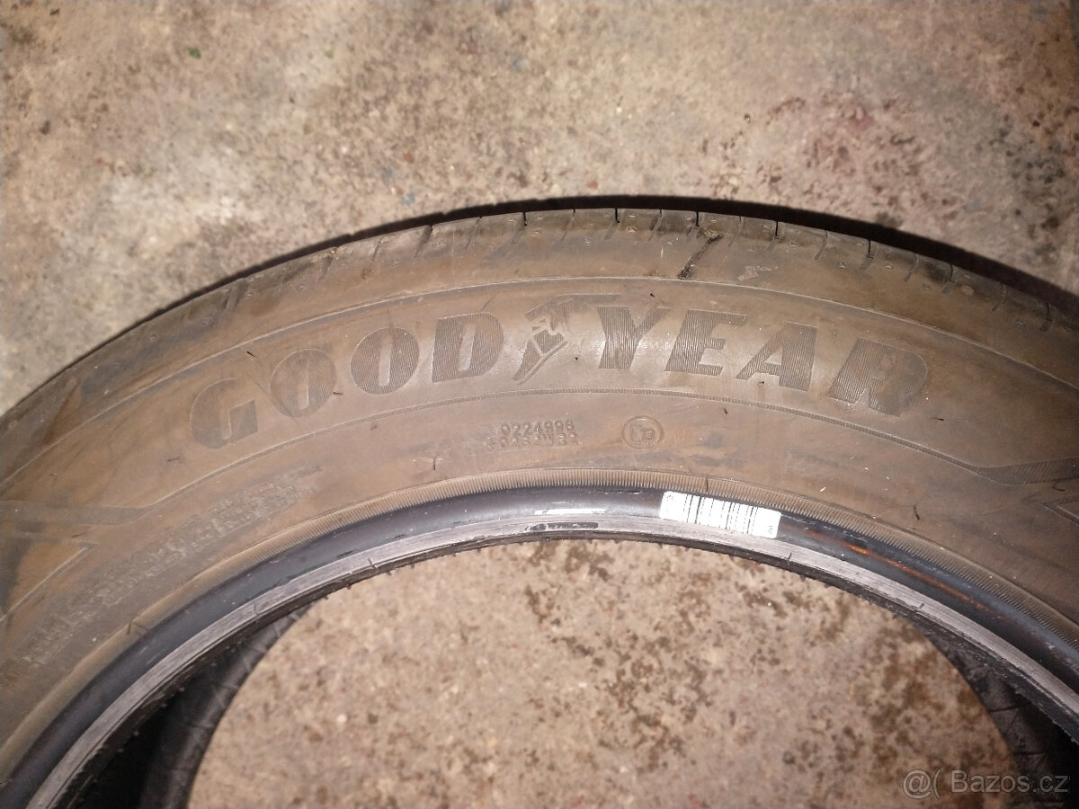 Good Year 215/55 R18 - 2