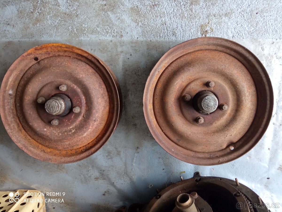 Náboje kol Tatra předválečné. - 2