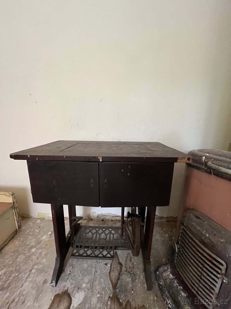 Starý šici stroj - 2