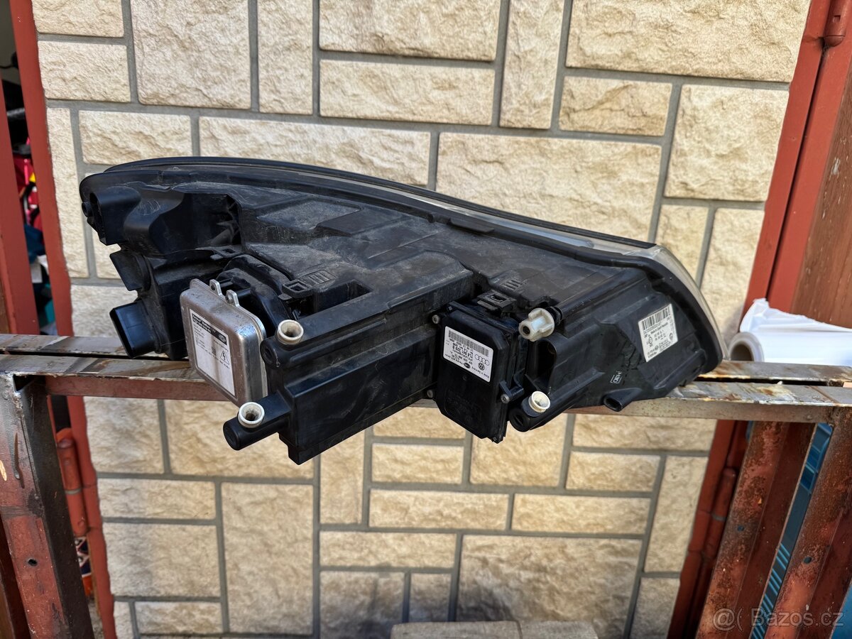 Levý Pravý xenon Octavia 2 facelift - 2