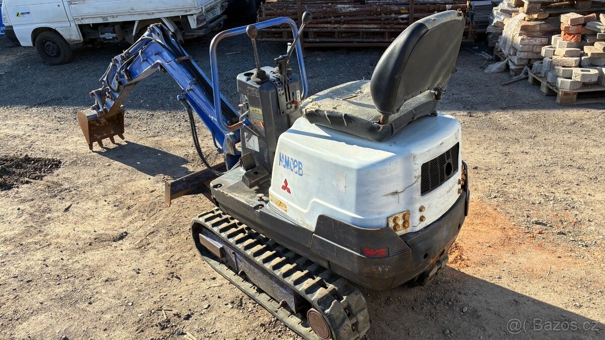 Minibagr Mitsubishi 800kg - 2