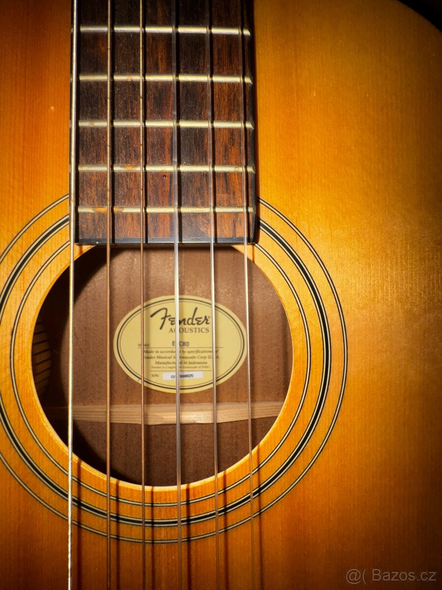 Fender kytara malá - 2
