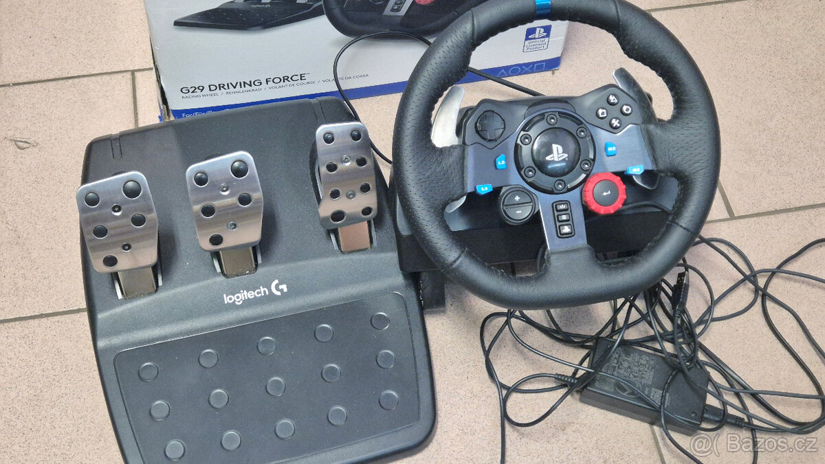 Logitech G29 Driving Force + pedály pro PS4 / PS5 / PC - 2