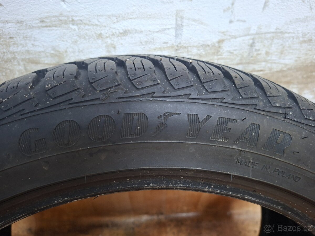 Celoroční pneu 235/45/18 GoodYear - 2