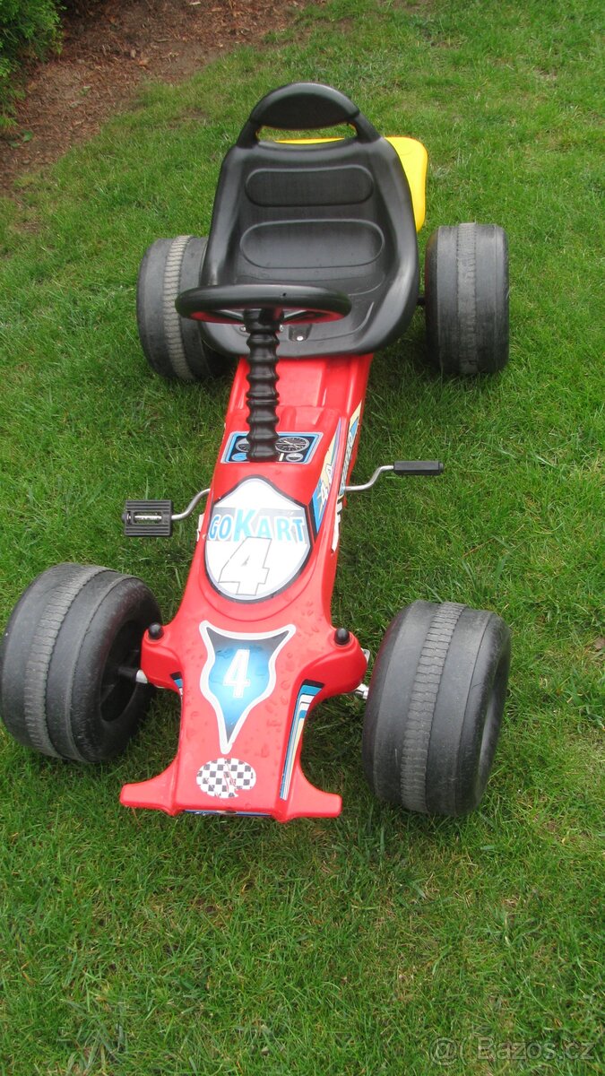Plastové šlapací autíčko - formule - 2
