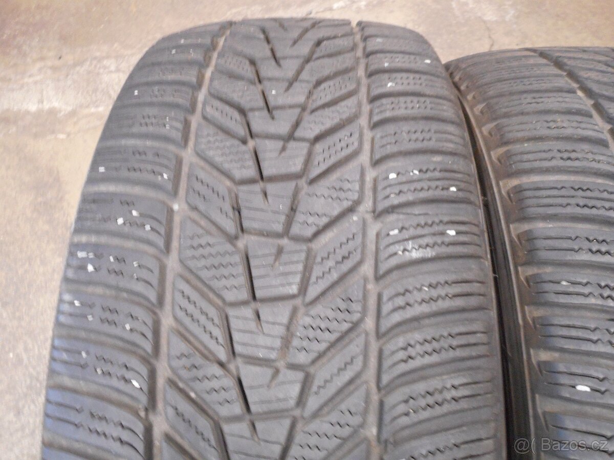 235/45R18 98V - 2