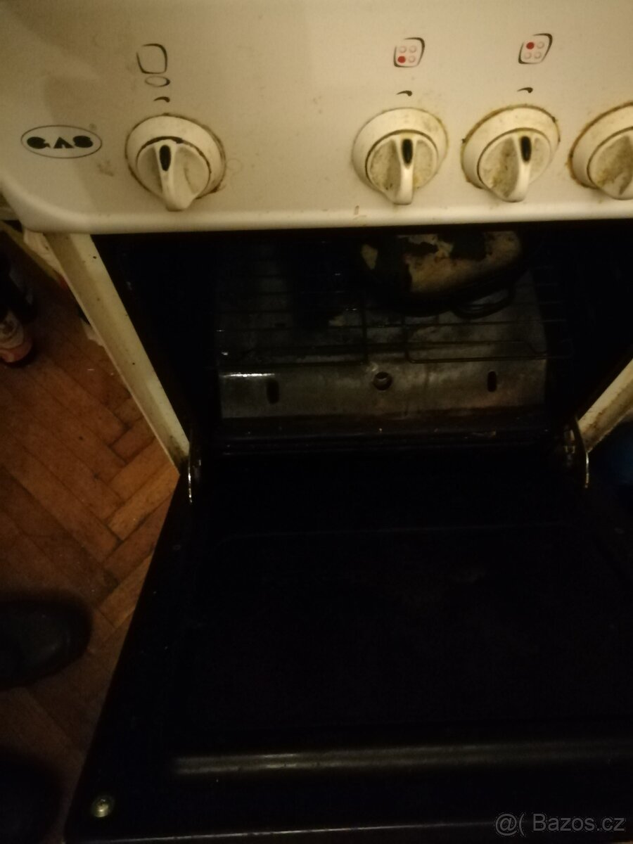 Plynový sporák +trouba - 2
