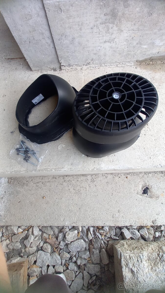 Vetraci kominek Wirplast na šikmou plechovou strechu - 2