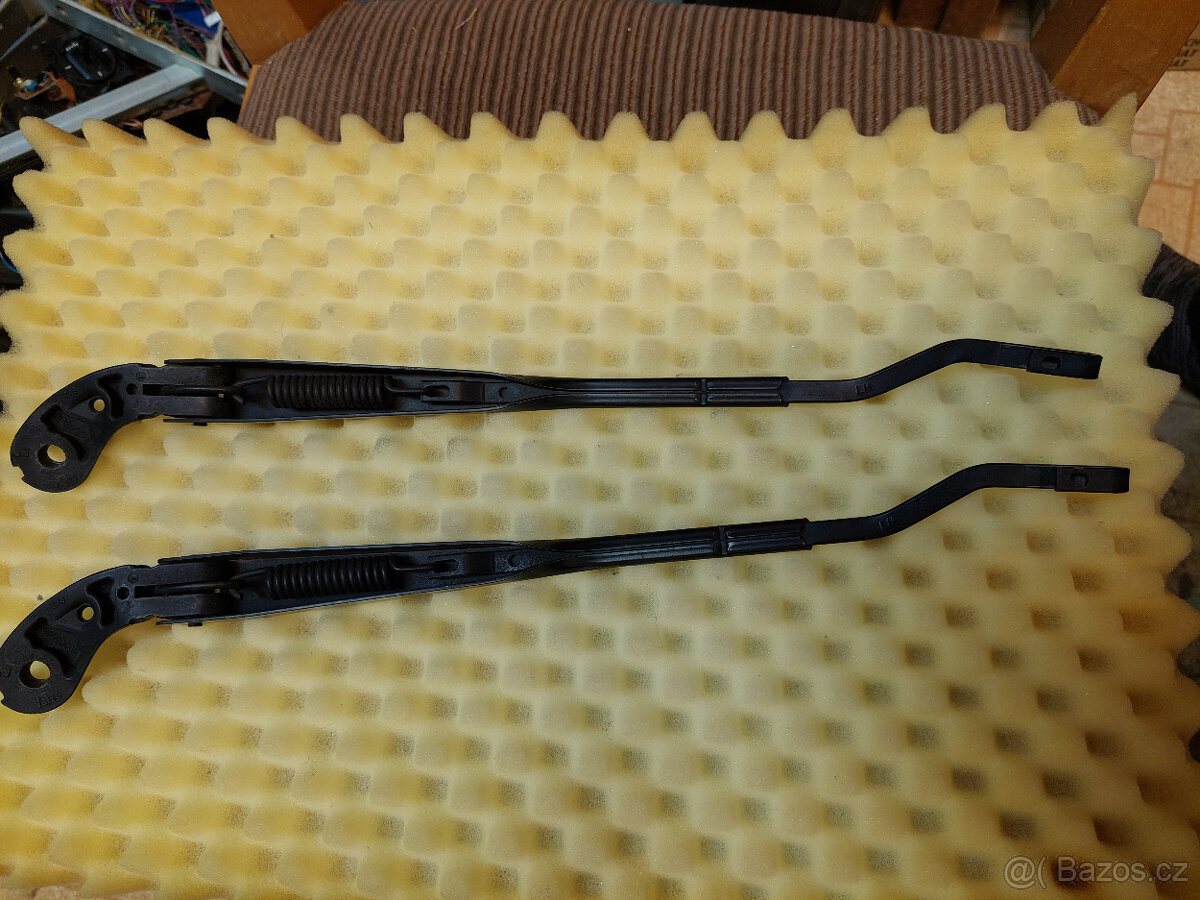 Mini Cooper r50/53 raménka stěračú - 2