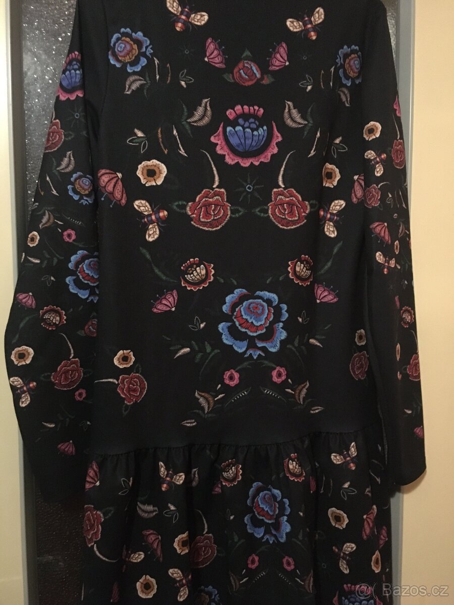 Šaty se vzorem velikost M - 2