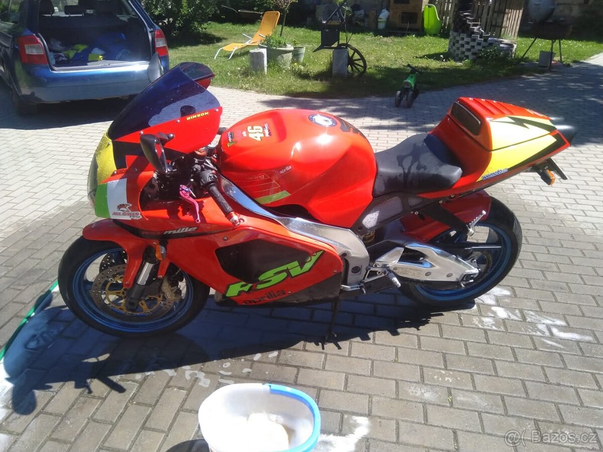 Aprilia rsv 1000 - 2