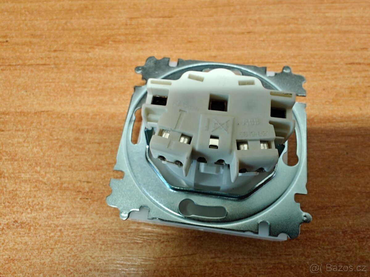Zásuvka ABB Element / Time - 2