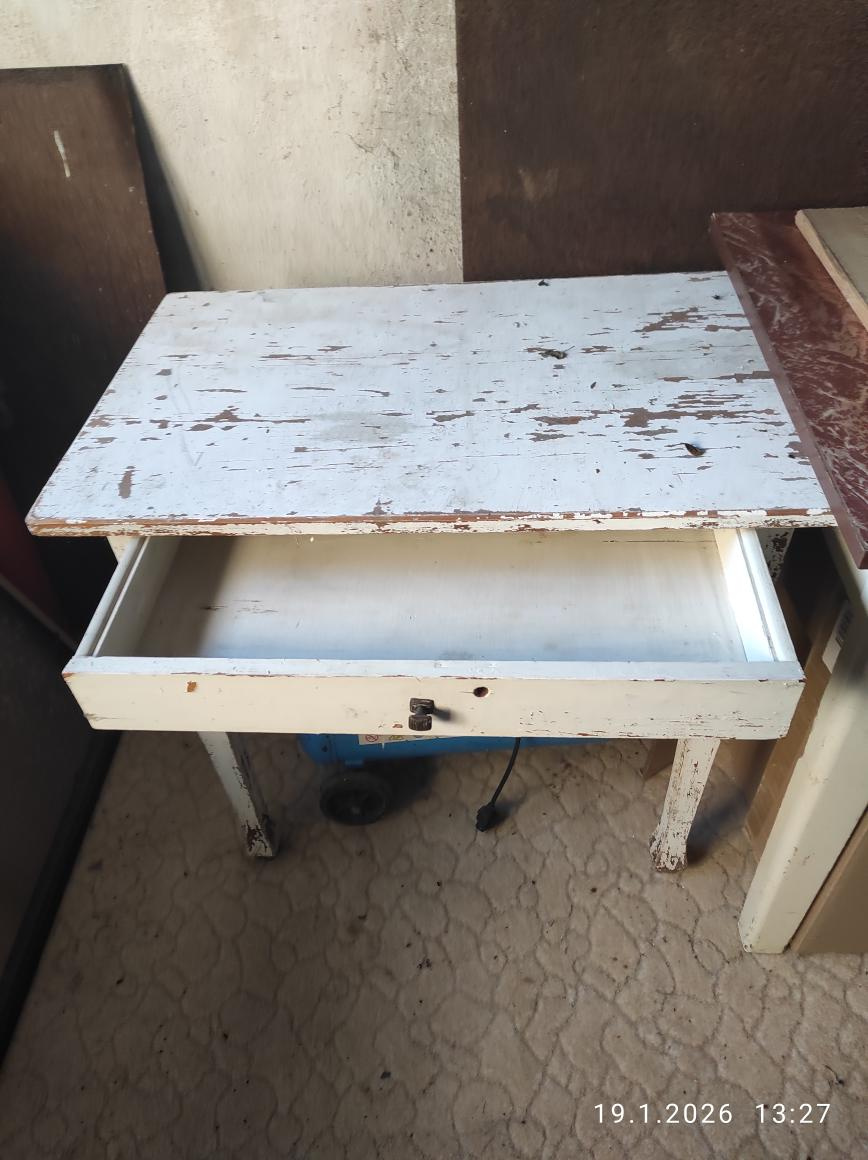 Stolek k renovaci - 2