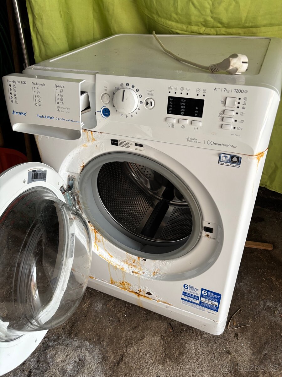 Pračka Indesit - 2