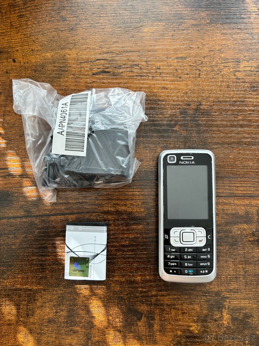 Nokia 6120 Classic - černá , top stav - 2