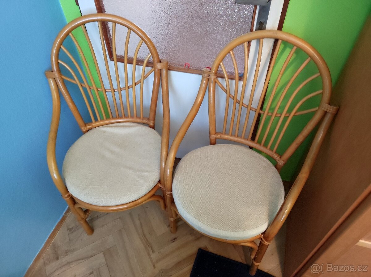 Sada ratanového nábytku - prosklený stůl a dvě židle - 2