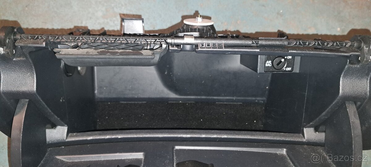 Odkládací přihrádka spolujezdce - Octavia II FL - 2