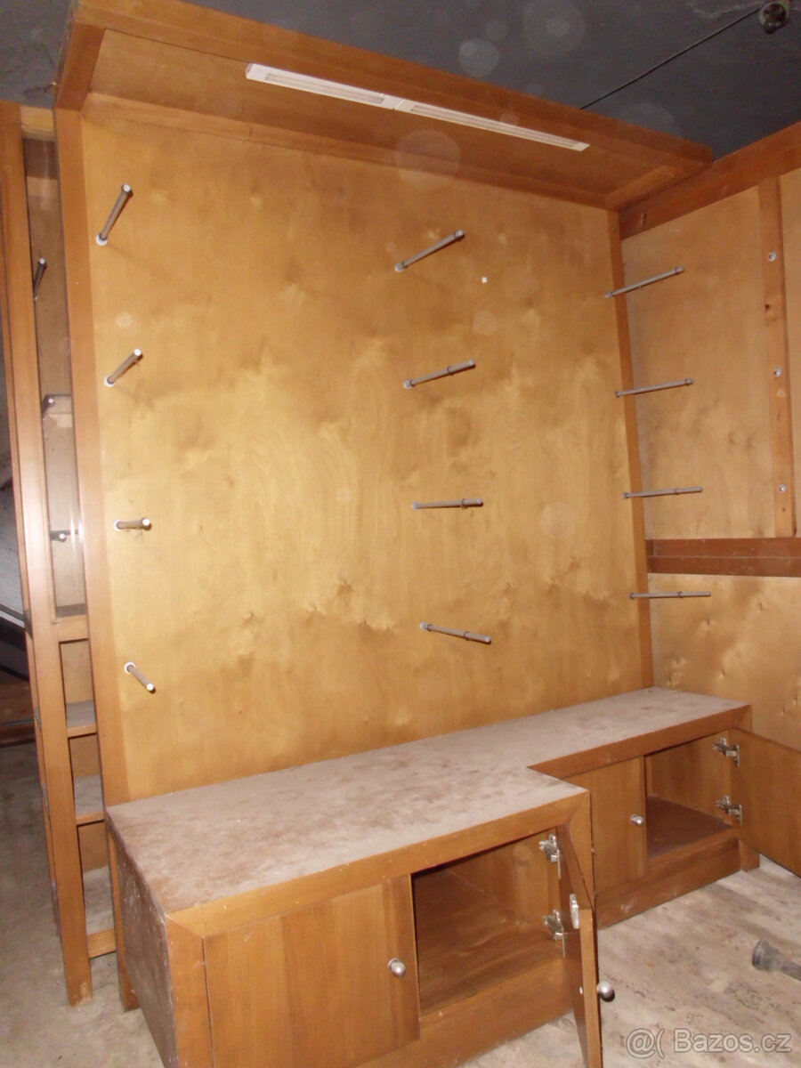 komoda/knihovna/skříň - 2