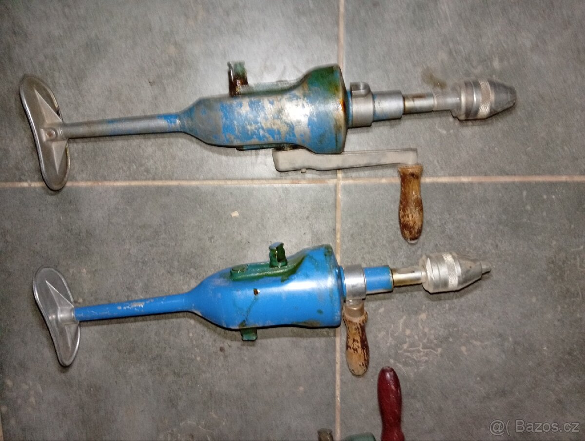 Staré ruční Vrtačky 4ks - 2