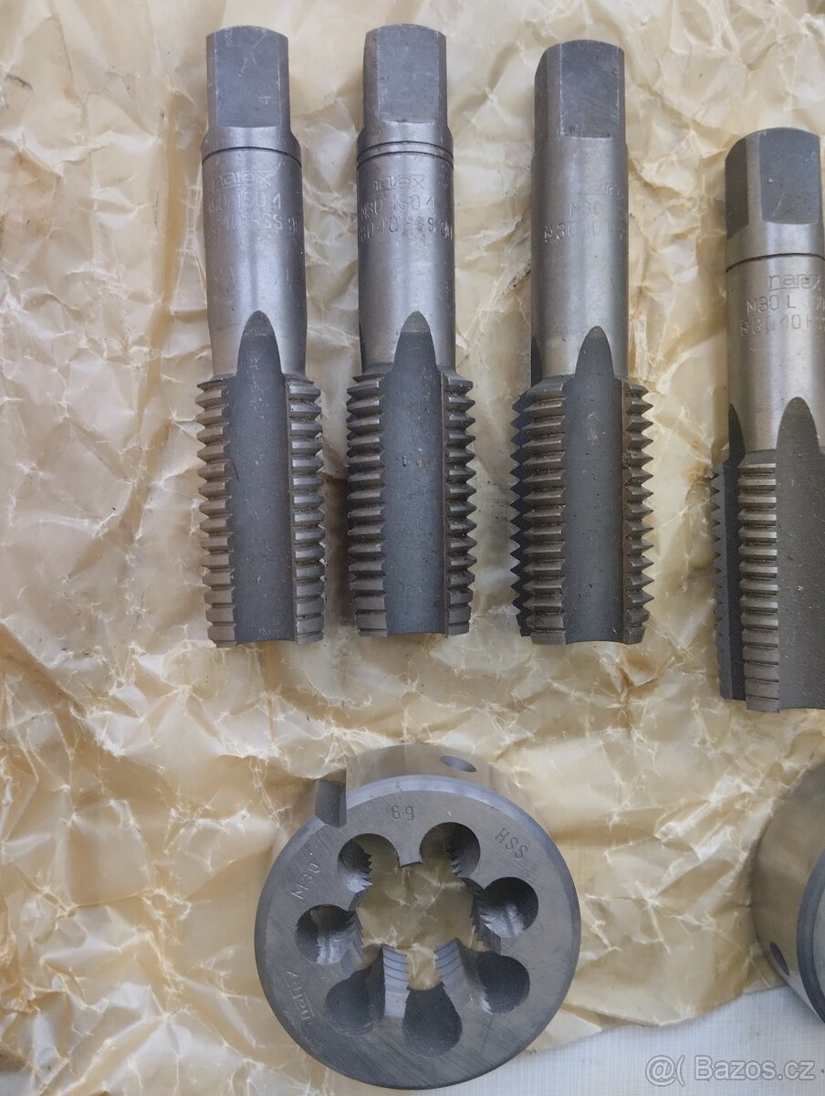 Sadové závitníky a závitová očka - 2