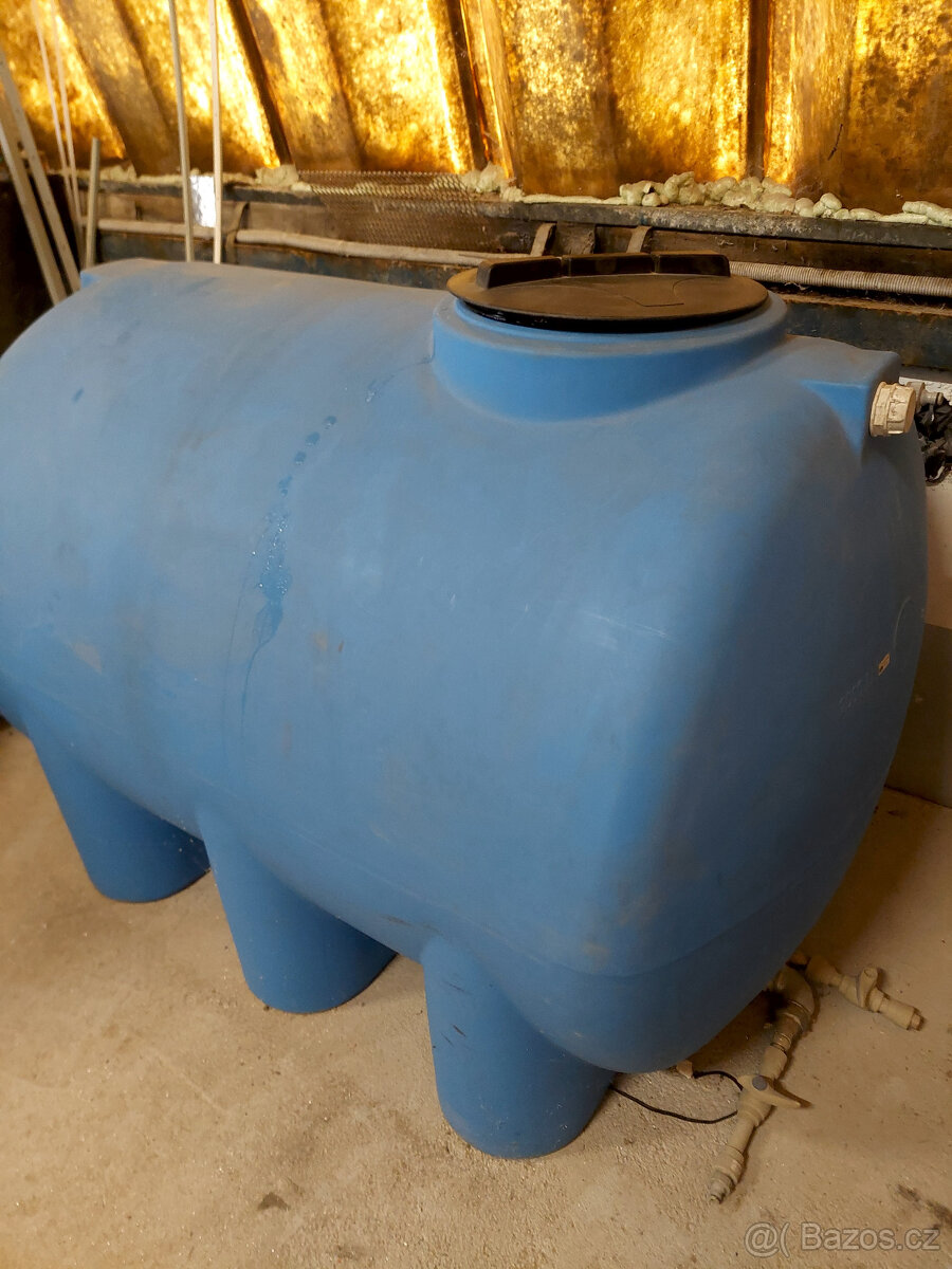 Nádrž na pitnou vodu 2000L. - 2