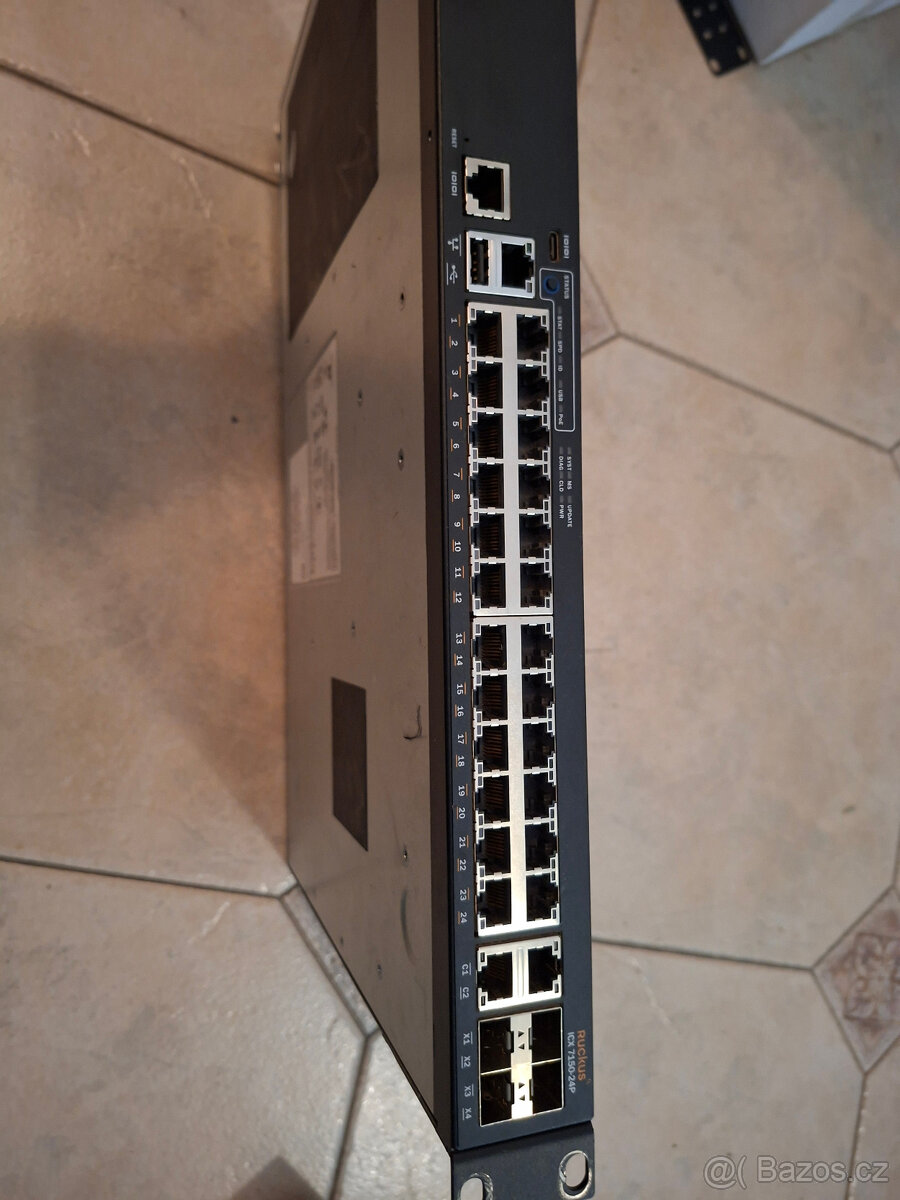 POE Switche Ruckus - 2