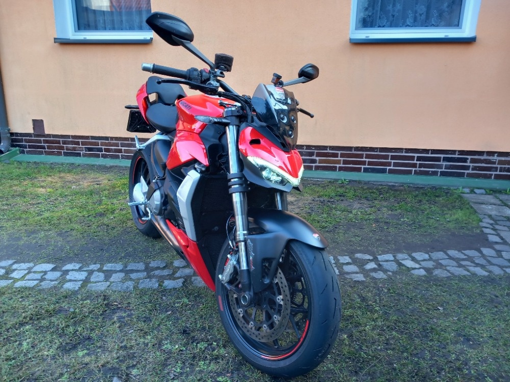 Ducati Streetfighter V2 - 2