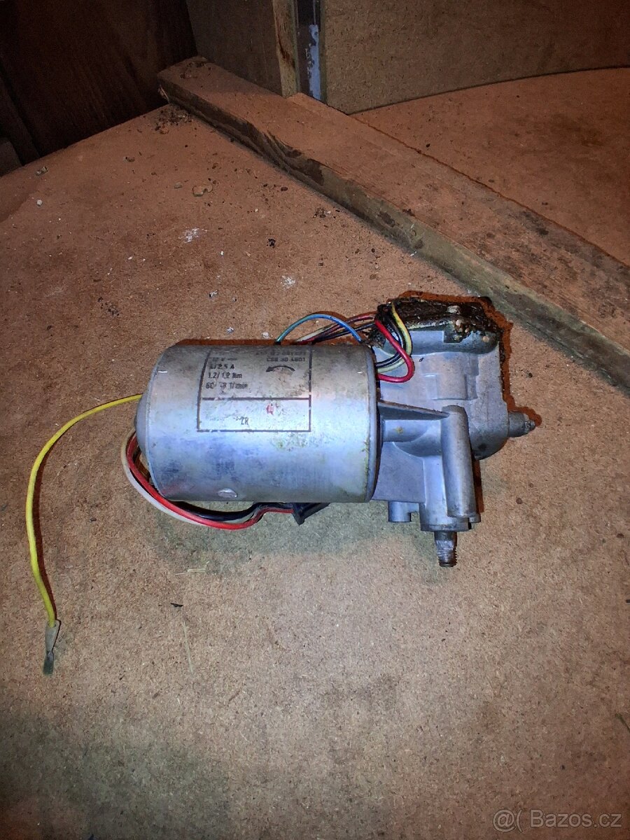 Motor ostřikovačů škoda 120 - 2