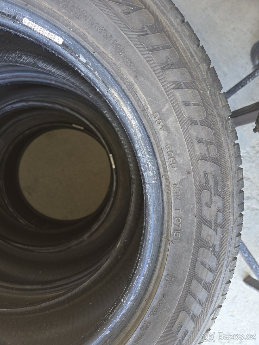 Prodám pneumatiky Bridgestone 235/55/R17 - 2