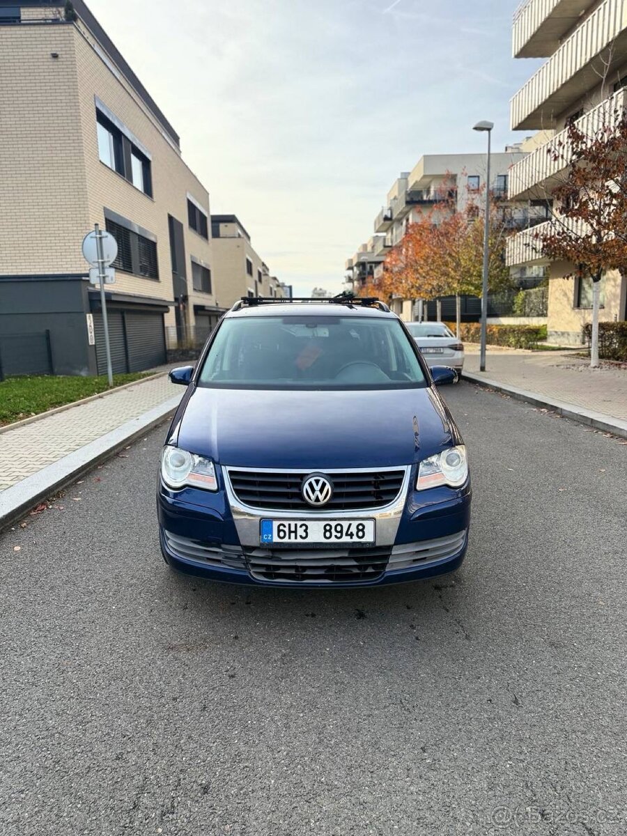 Volkswagen Touran Facelift 7 míst 1.9TDI Automat - 2