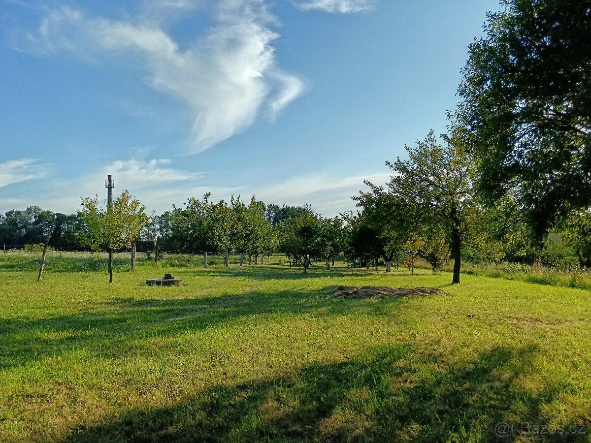 🏡 Prodej zahrady 1026 m² se zahradním domkem a studnou - 2