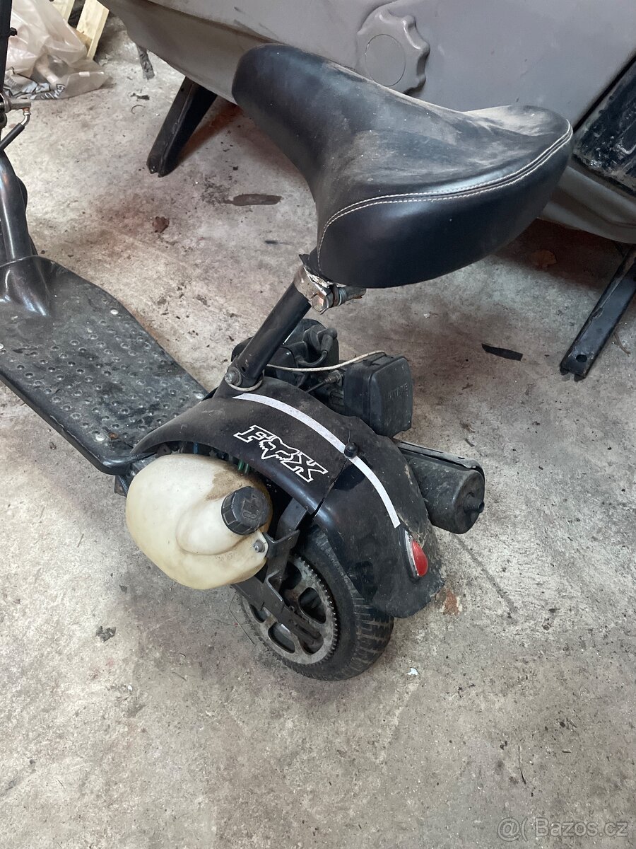 Benzinová koloběžka - 2