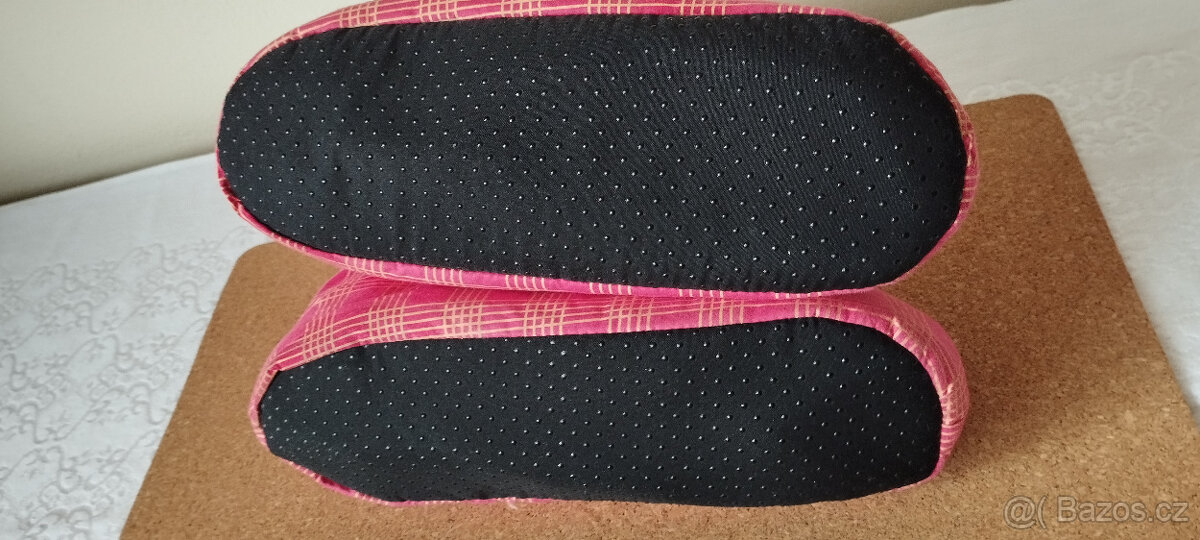 Péřové TV bačkory / papuče - 2