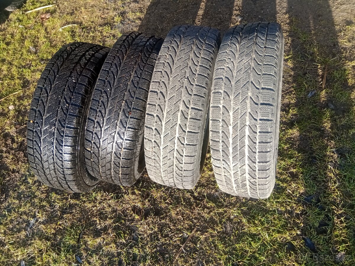 205/70/15 -suzuki Vitara - 2