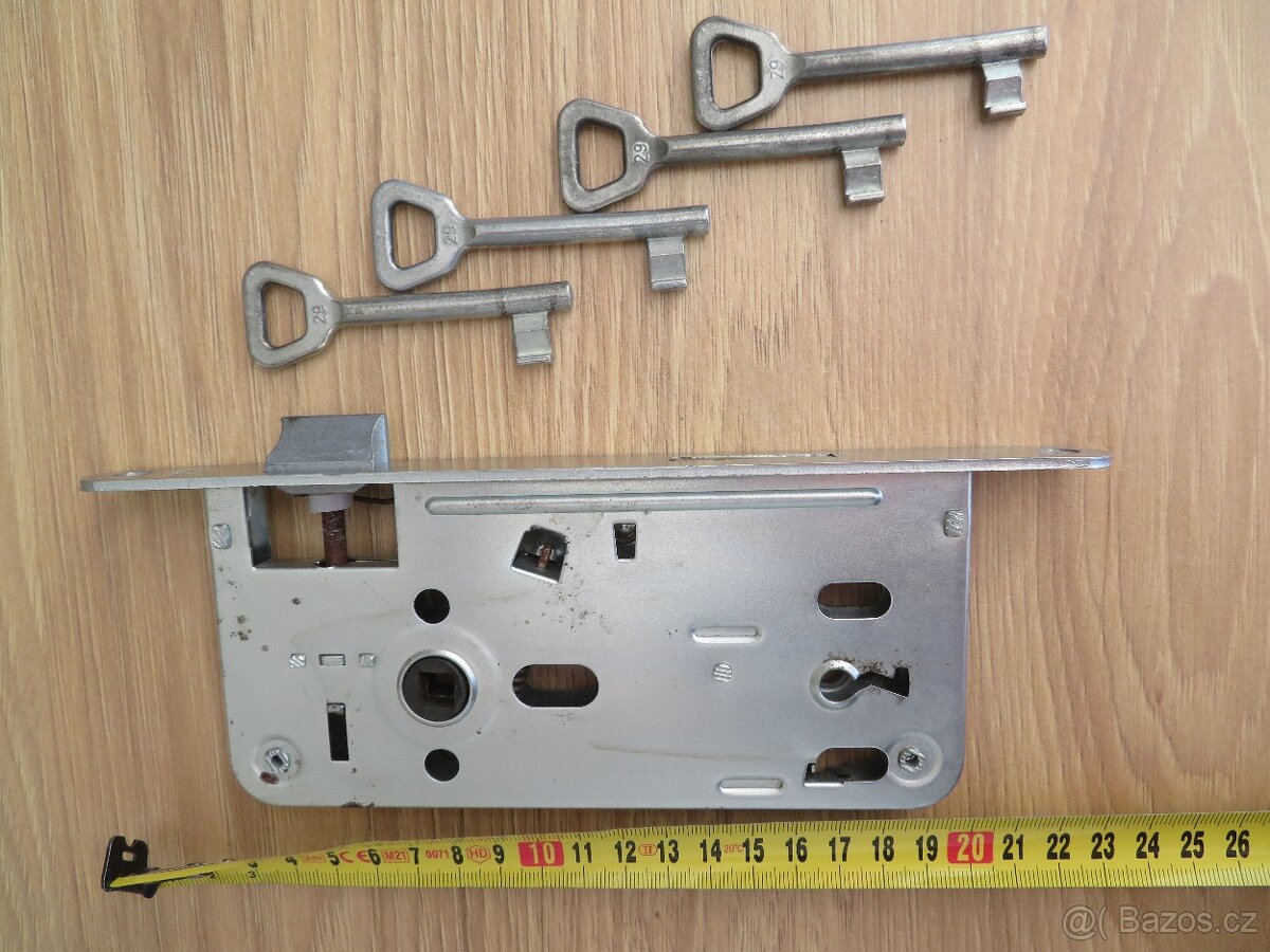 Vložka do dveří/brány/branky a 4 klíče - 2