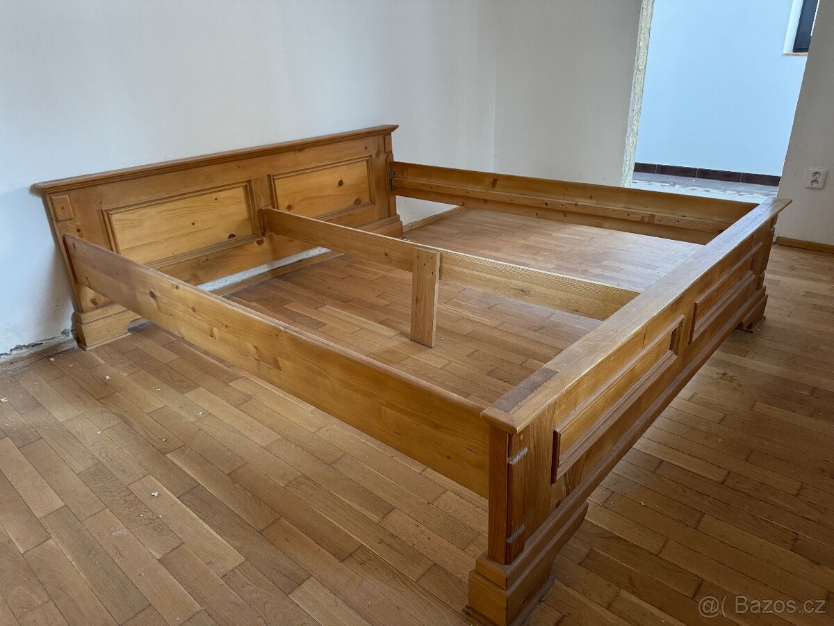 Drevena loznice postel + police - 2