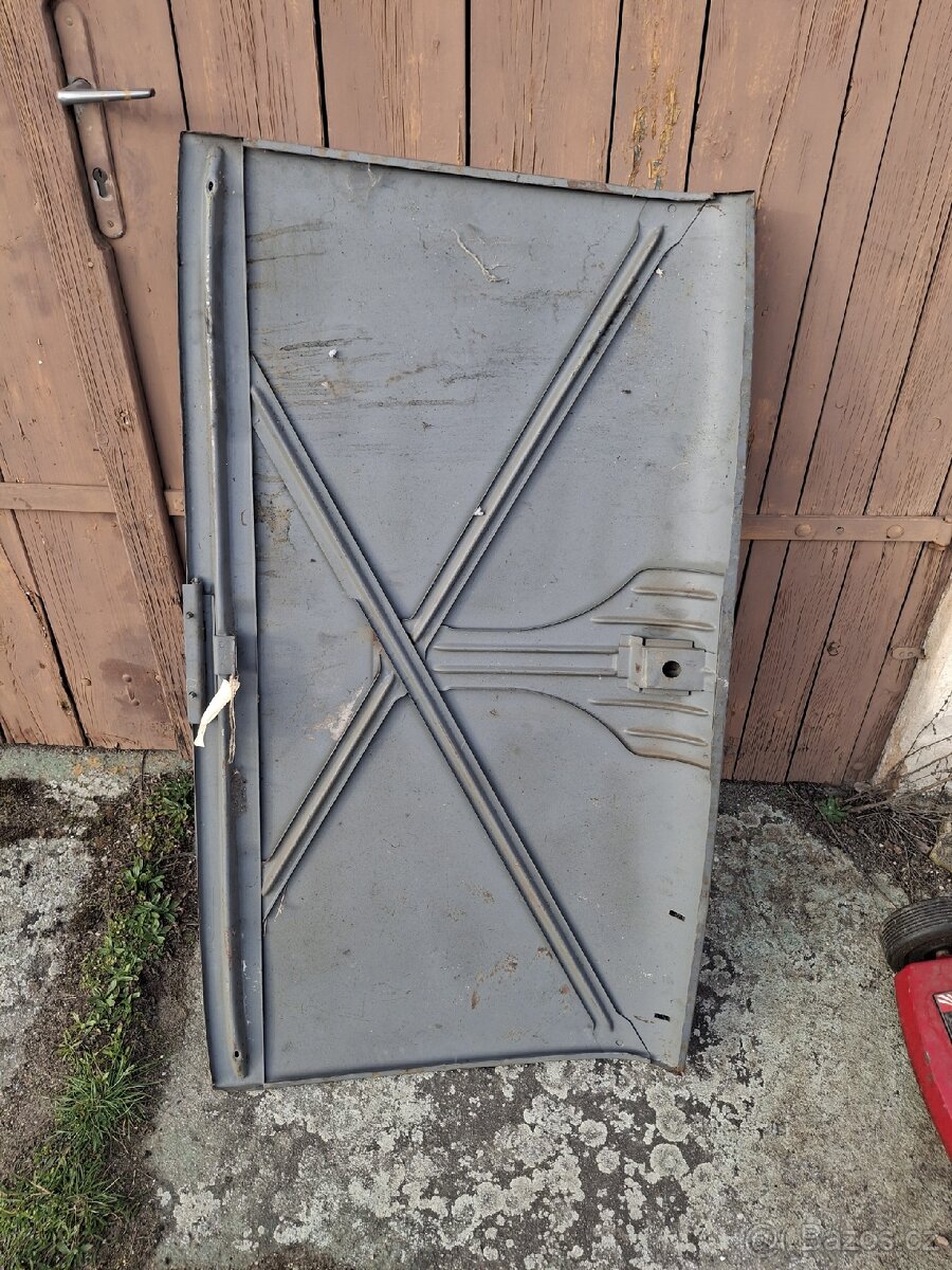 Zadní kapota škoda 100 - 2