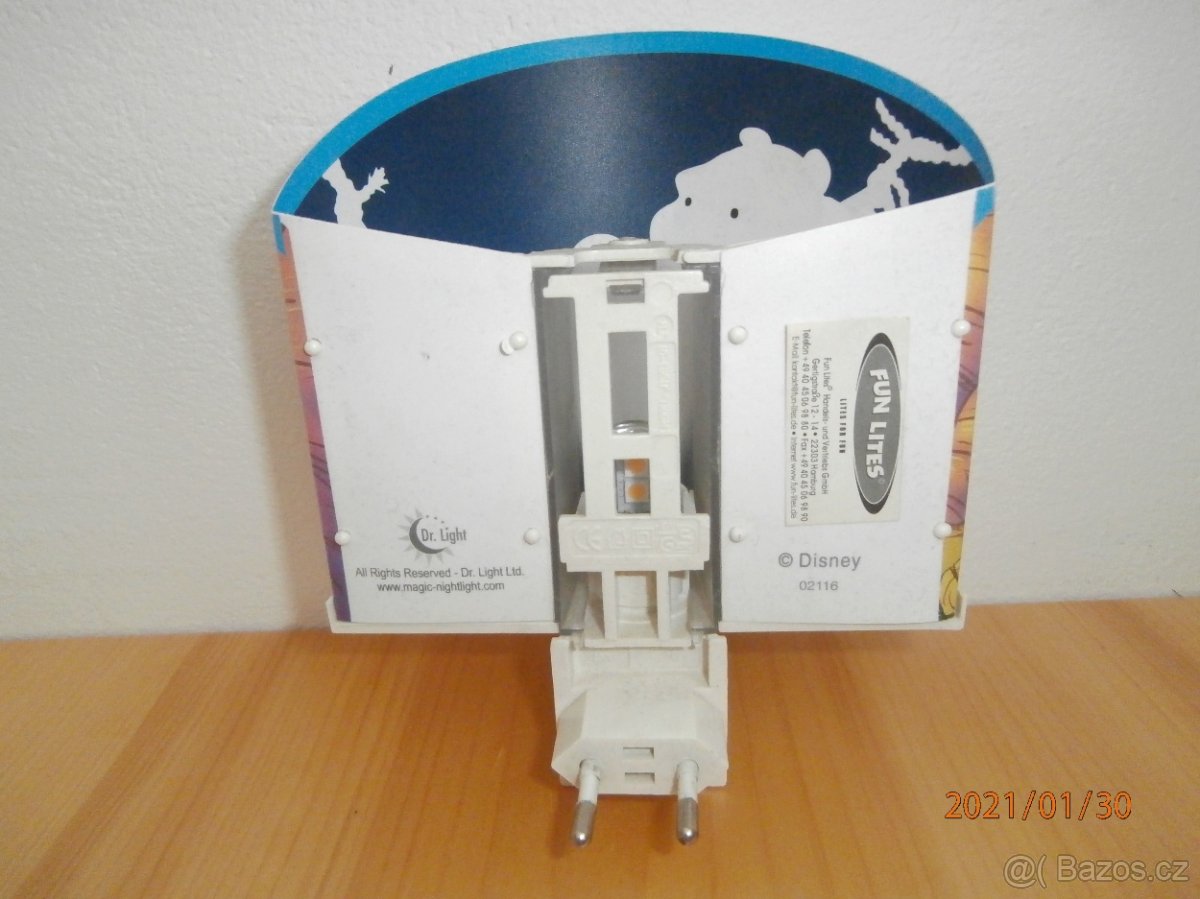 Nástěnná lampička do zásuvky - 2