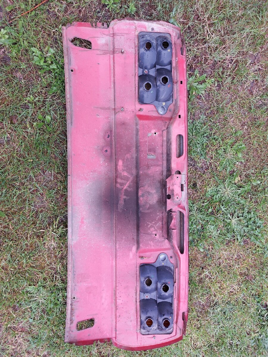 Zadní čelo Škoda 120 M - 2