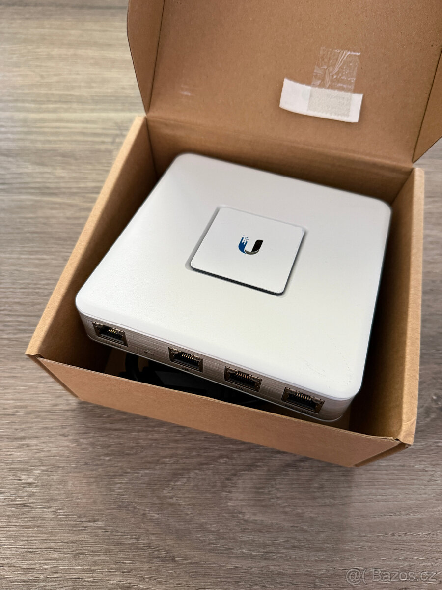 UniFi USG - 2