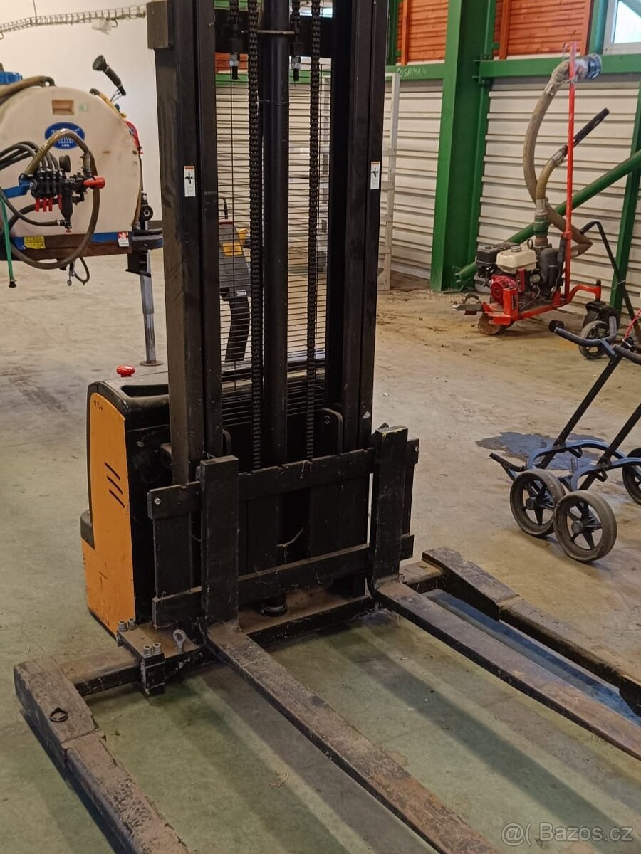 Elektrický vysokozdvižný vozík CDDR10 - 2