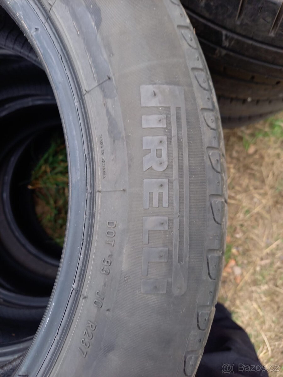 215/55 R17 - 2