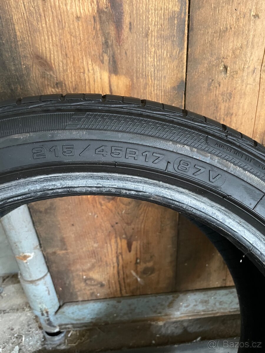 Prodám pneu 215/45 R17 87V - 2