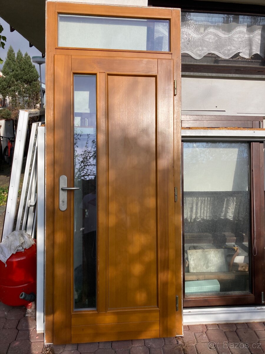 Vchodové dveře masiv/drevené - 2