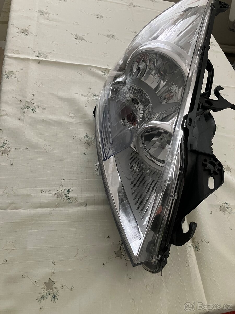 Přední světla peugeot 3008 - 2