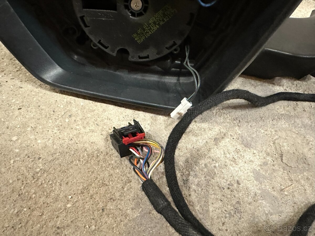 Originál Škoda ľavé spätné - 3V0857933 - 2