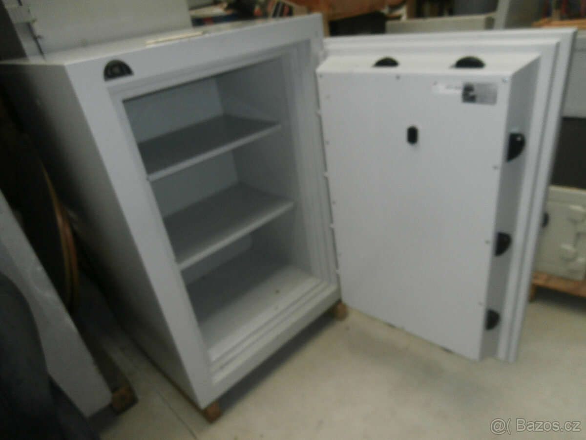 Trezor železobetonový bankovní za 12.000 kč - 2