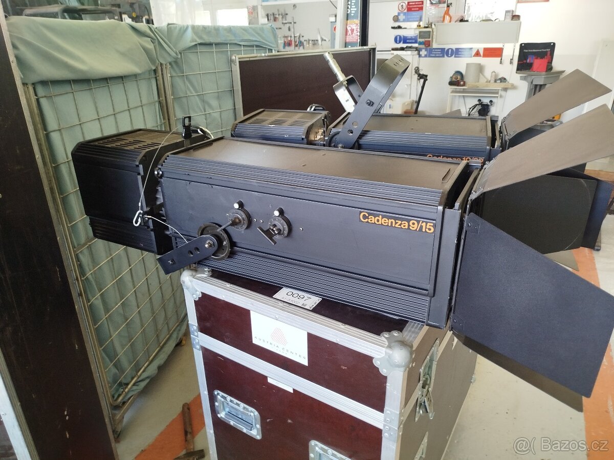 Predám Divadelní reflektor - 2