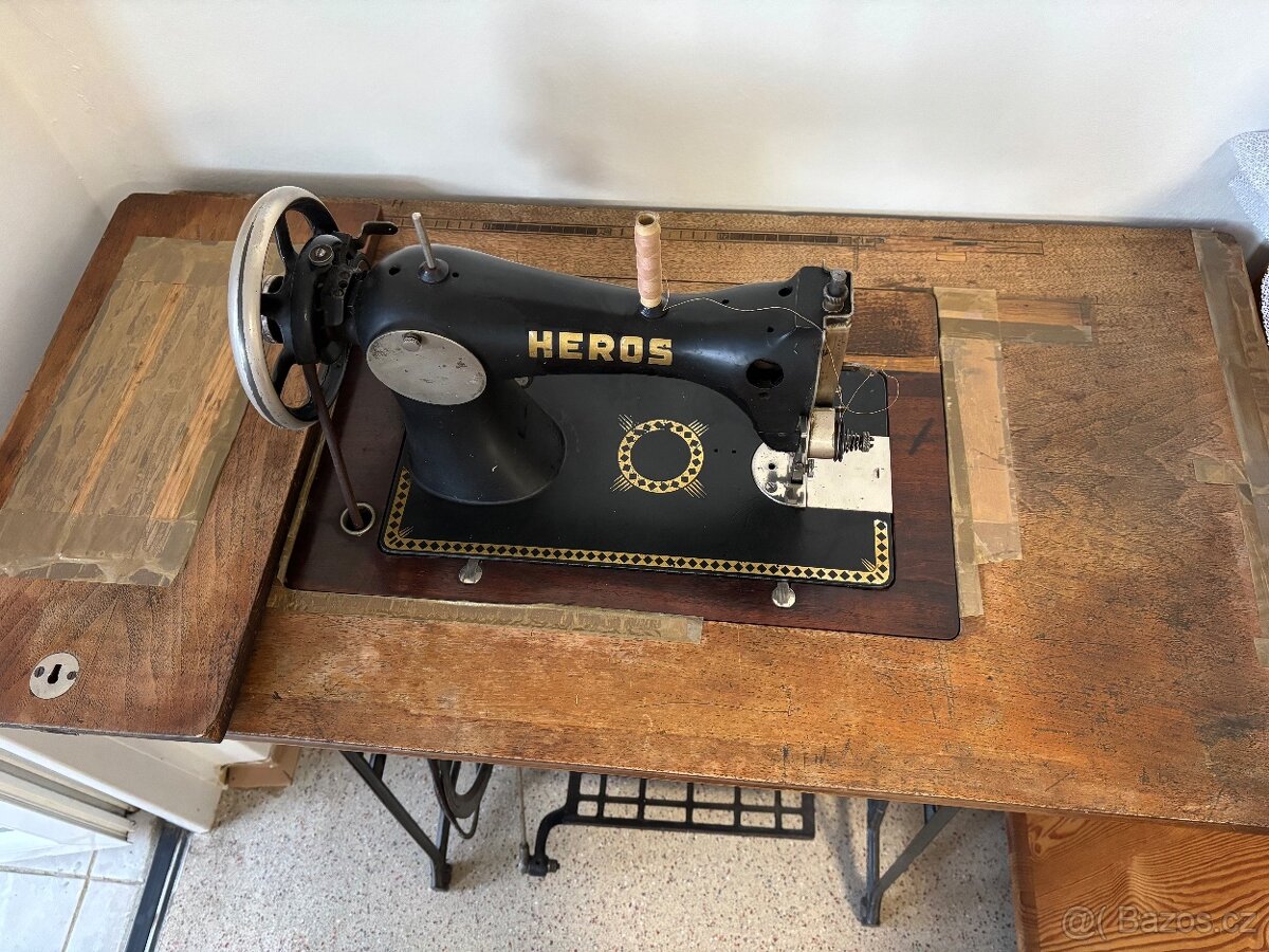 Šlapací šicí stroj Heros - 2